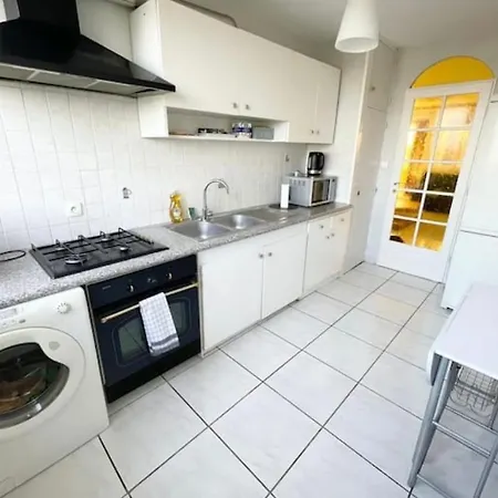 Apartment Spacious &nice With Balcony And Parking